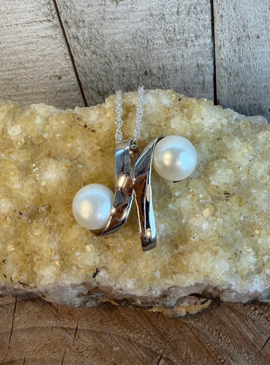 The Modern Pearl Necklace