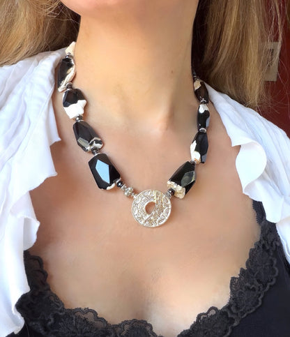 The Black And White Modern Necklace