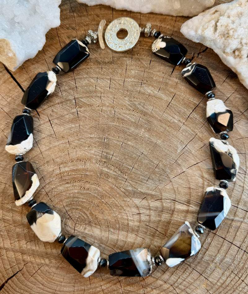 The Black And White Modern Necklace