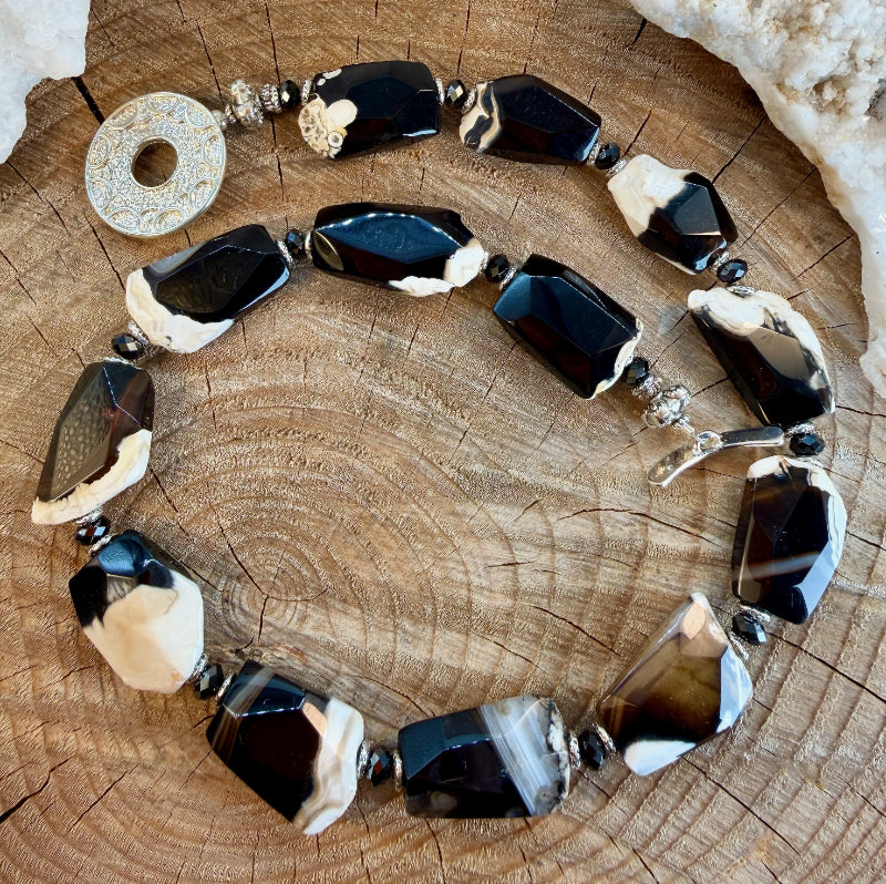 The Black And White Modern Necklace