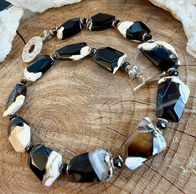 The Black And White Modern Necklace