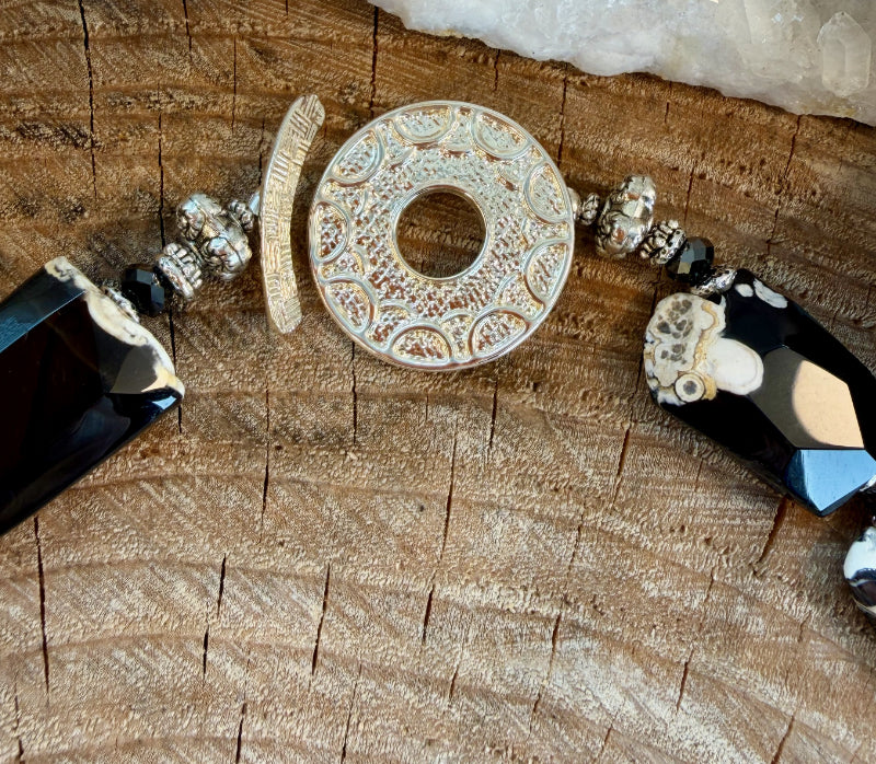 The Black And White Modern Necklace